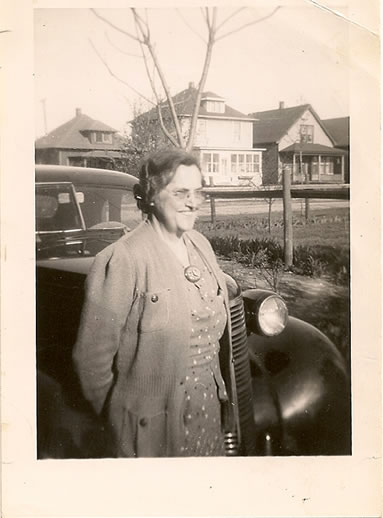 Victoria Thomas May 13, 1943 World War II mom in Detroit